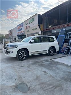 تۆیۆتا لاند کروزەر